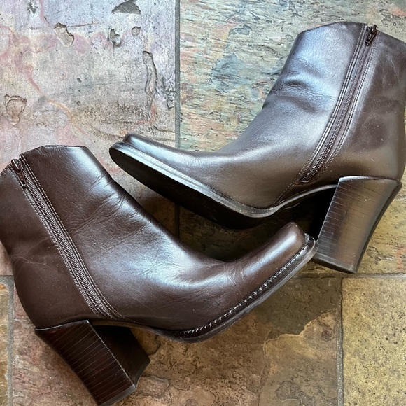 Colin Stuart Brown Leather ankle boots Size 7M - Picture 2 of 4